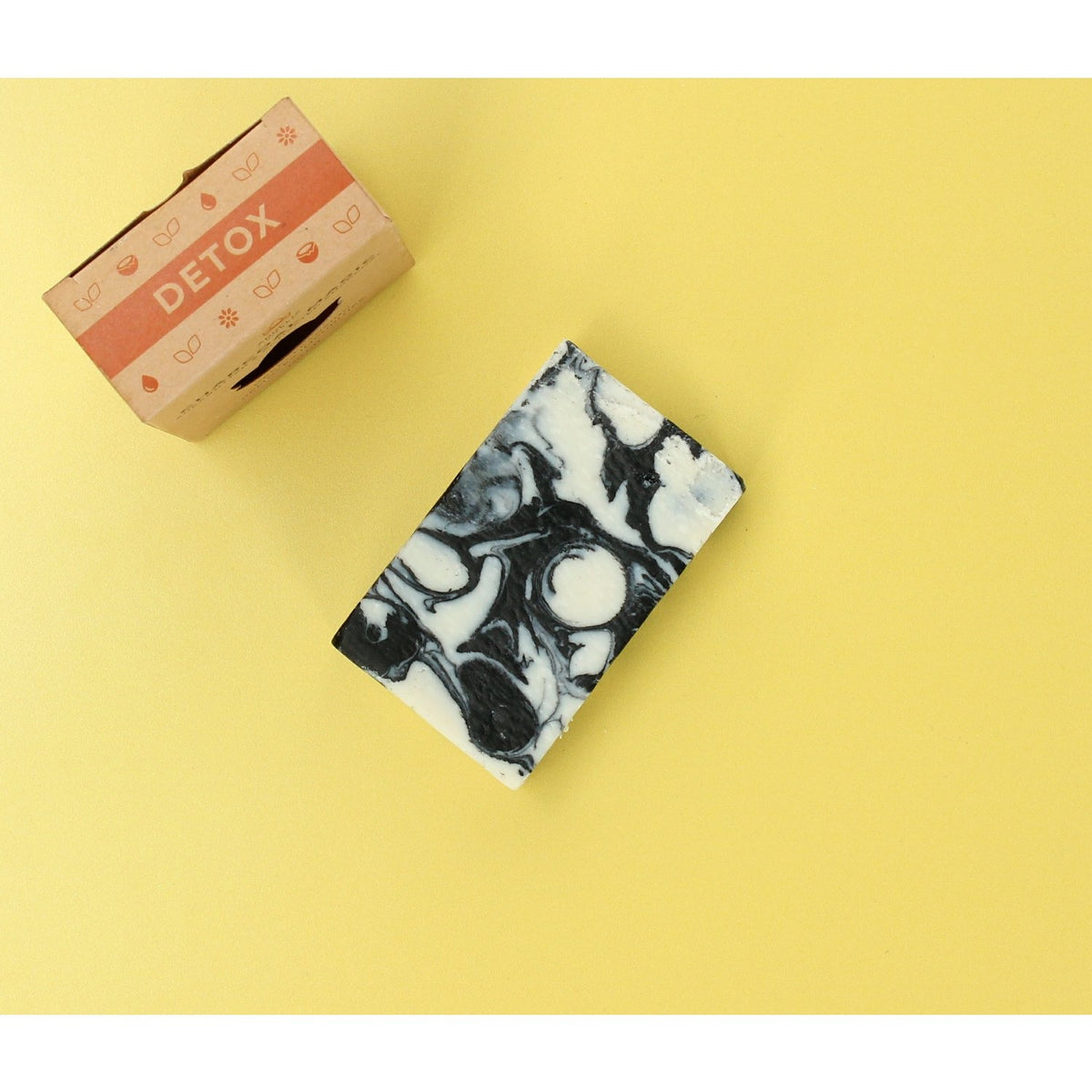 Charcoal Magic | Skin DETOX uit de verpakking colored background